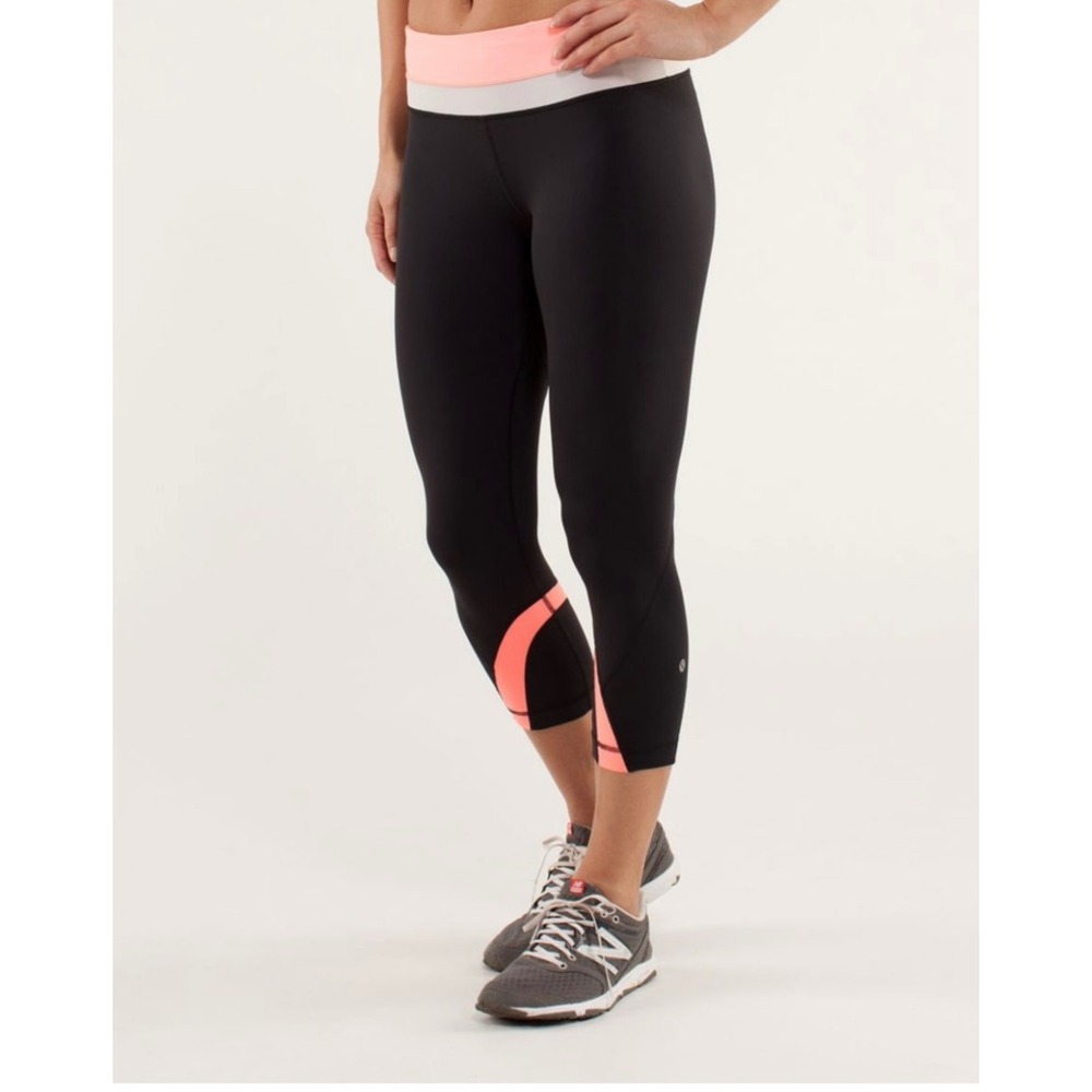 Lululemon Run Inspire Crop II Black Bleached Coral Leggings Size 6‎